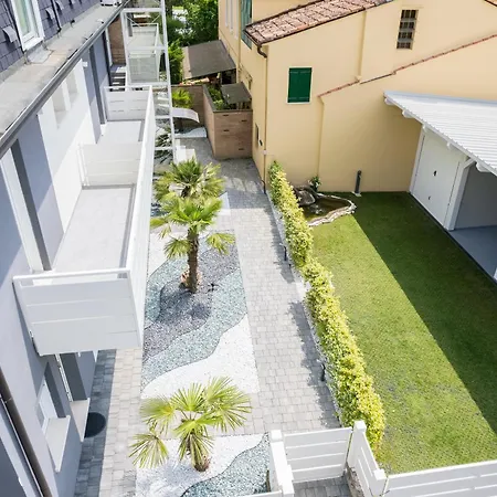 La Torre Flower Apartment