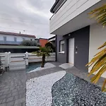 La Torre Flower Free Parking アパート